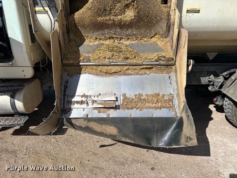 image for item ER8902 2012 International WorkStar 7400  feed mixer truck