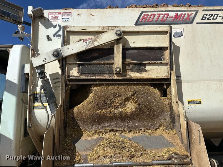 image for item ER8902 2012 International WorkStar 7400  feed mixer truck