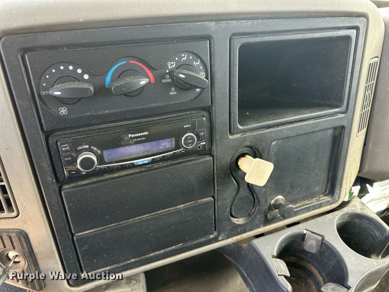 image for item ER8902 2012 International WorkStar 7400  feed mixer truck