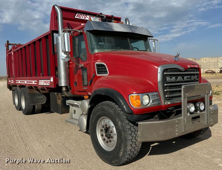 image for item ER8904 2006 Mack CV713 manure spreader truck