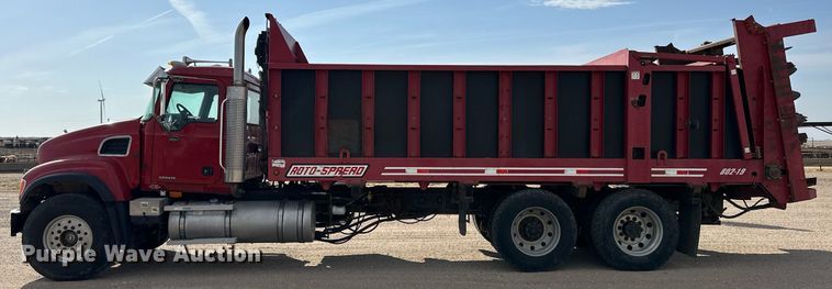 image for item ER8904 2006 Mack CV713 manure spreader truck
