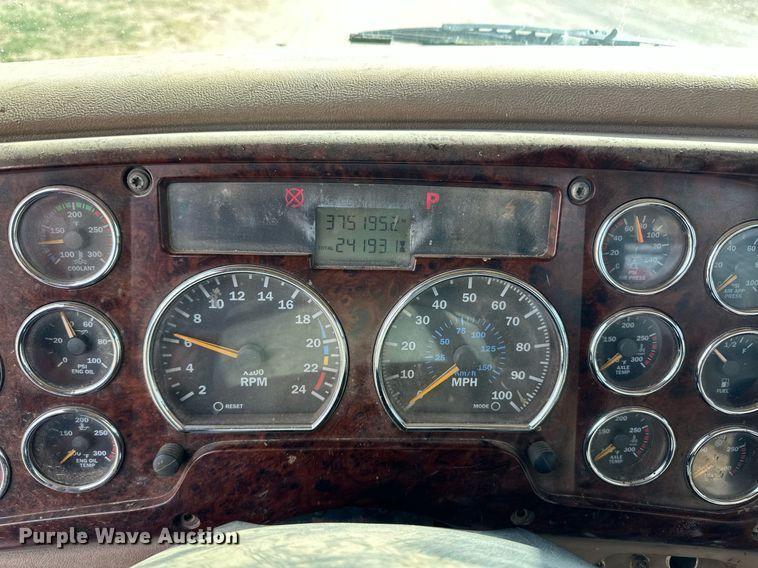 image for item ER8904 2006 Mack CV713 manure spreader truck