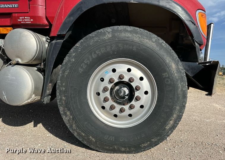 image for item ER8904 2006 Mack CV713 manure spreader truck