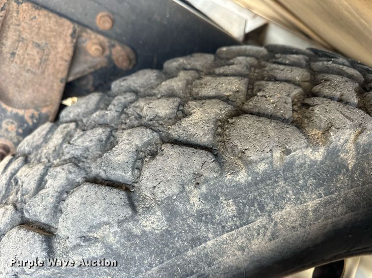 image for item ER8904 2006 Mack CV713 manure spreader truck