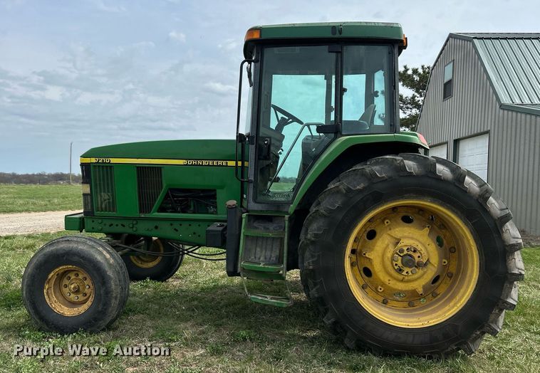image for item ND9403 1997 John Deere 7210 tractor