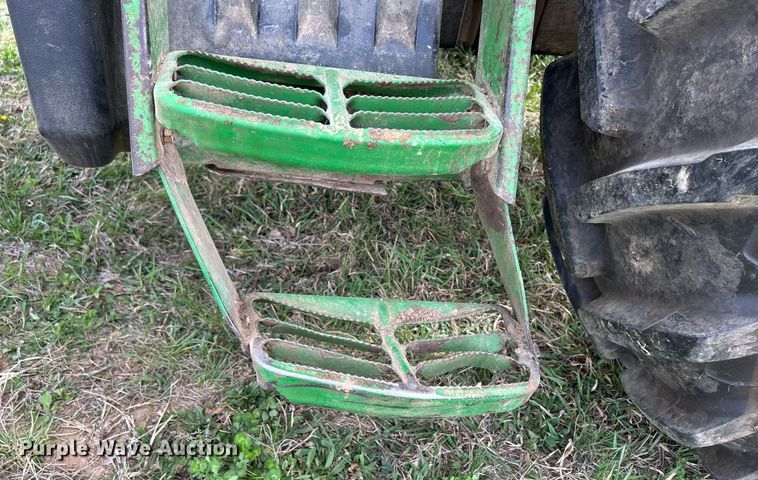 image for item ND9403 1997 John Deere 7210 tractor
