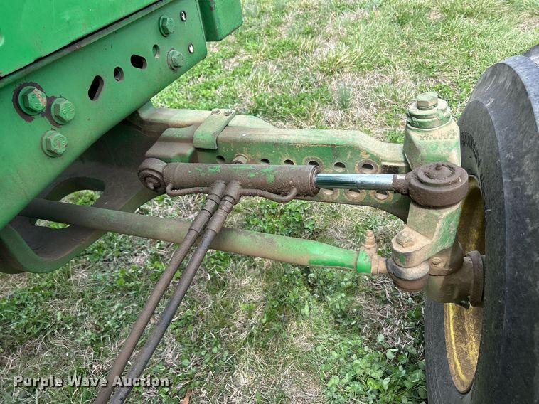 image for item ND9403 1997 John Deere 7210 tractor