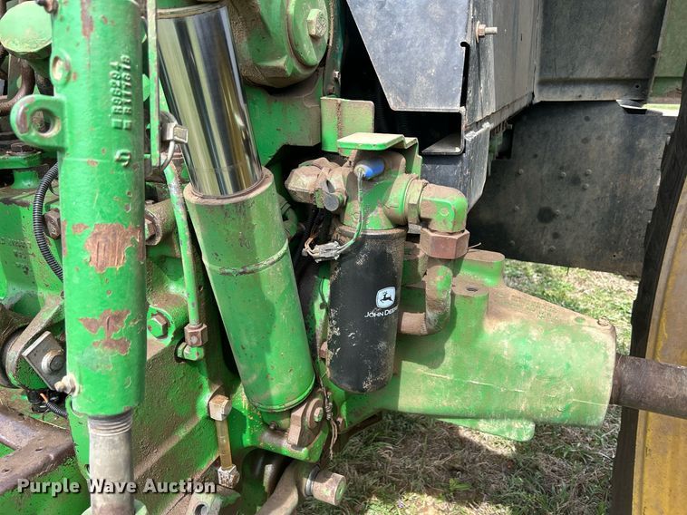 image for item ND9403 1997 John Deere 7210 tractor
