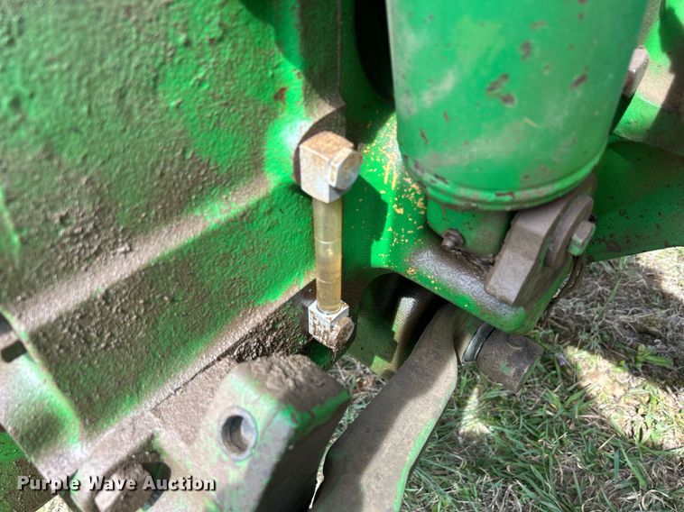 image for item ND9403 1997 John Deere 7210 tractor