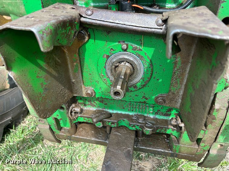 image for item ND9403 1997 John Deere 7210 tractor