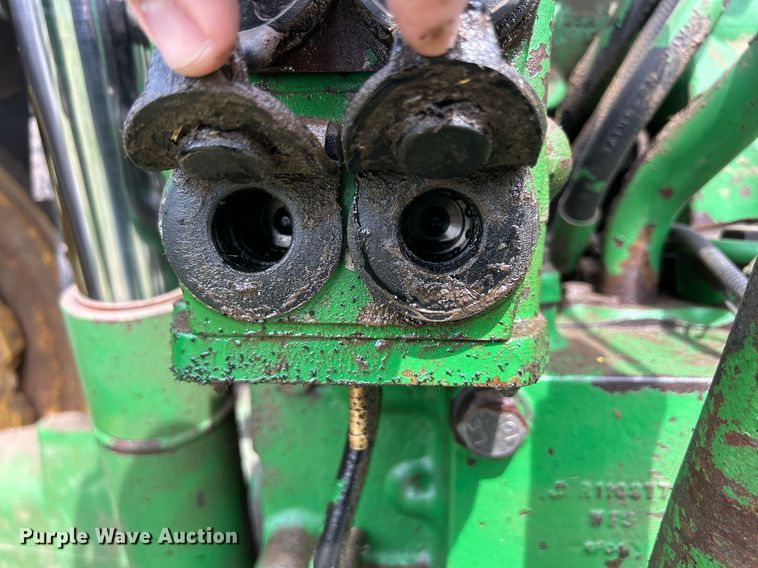 image for item ND9403 1997 John Deere 7210 tractor