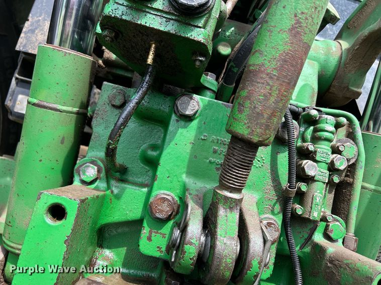 image for item ND9403 1997 John Deere 7210 tractor