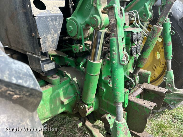 image for item ND9403 1997 John Deere 7210 tractor