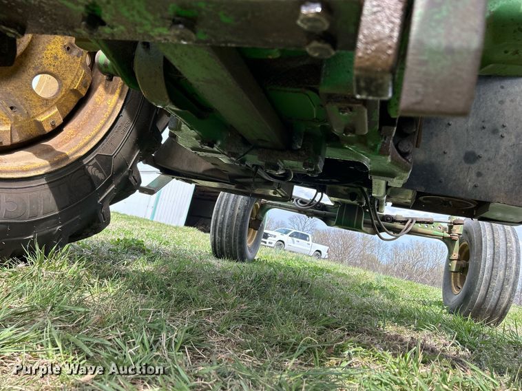 image for item ND9403 1997 John Deere 7210 tractor