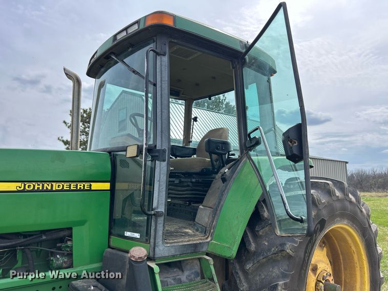 image for item ND9403 1997 John Deere 7210 tractor