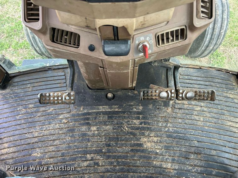 image for item ND9403 1997 John Deere 7210 tractor