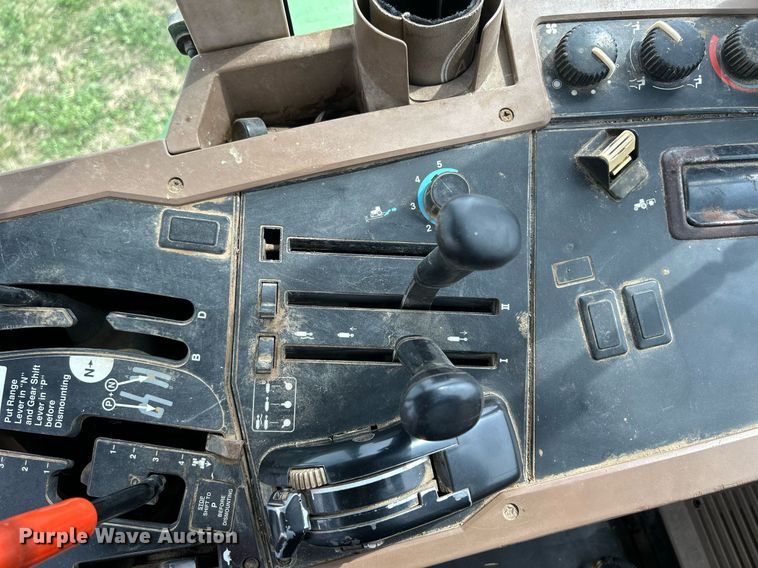 image for item ND9403 1997 John Deere 7210 tractor