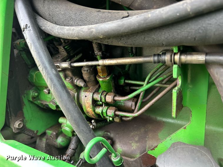 image for item ND9403 1997 John Deere 7210 tractor