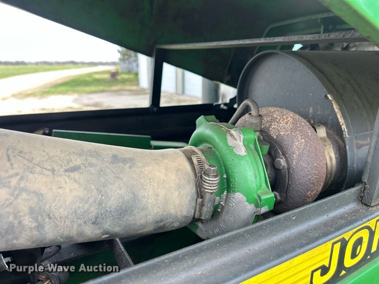 image for item ND9403 1997 John Deere 7210 tractor