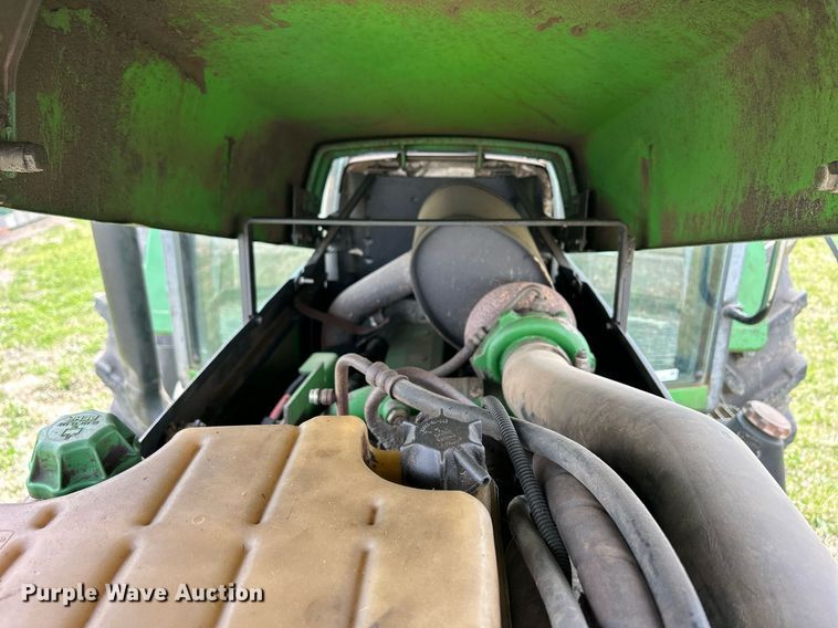 image for item ND9403 1997 John Deere 7210 tractor