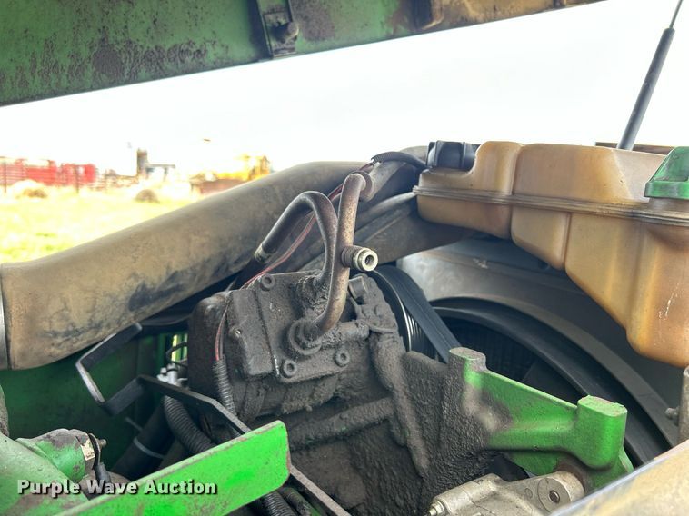 image for item ND9403 1997 John Deere 7210 tractor