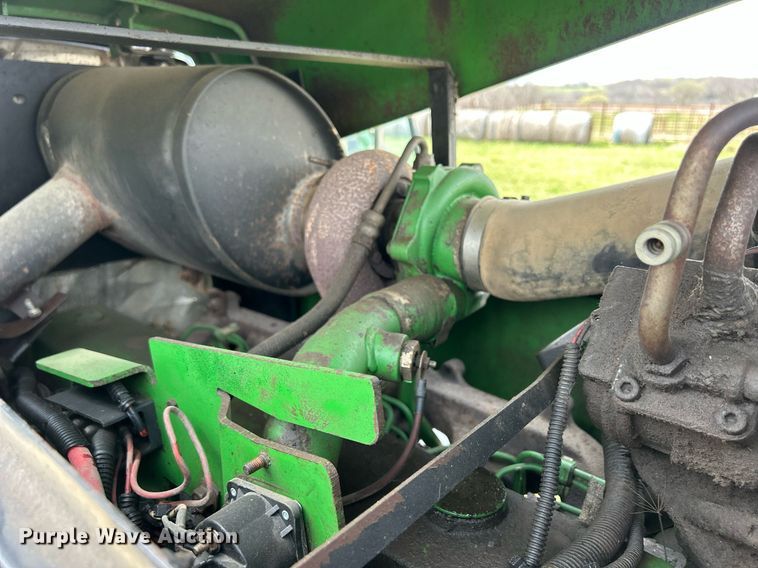 image for item ND9403 1997 John Deere 7210 tractor