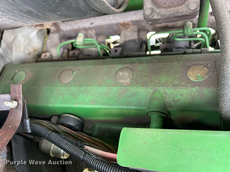 image for item ND9403 1997 John Deere 7210 tractor