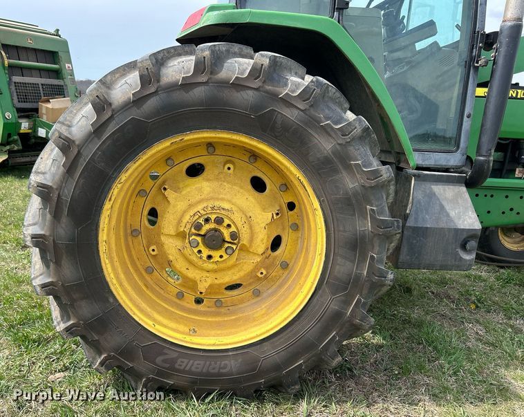 image for item ND9403 1997 John Deere 7210 tractor