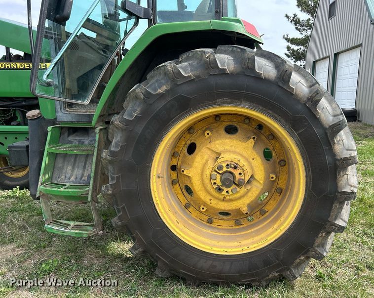 image for item ND9403 1997 John Deere 7210 tractor