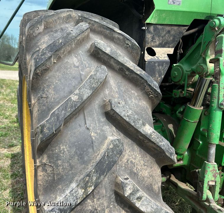 image for item ND9403 1997 John Deere 7210 tractor