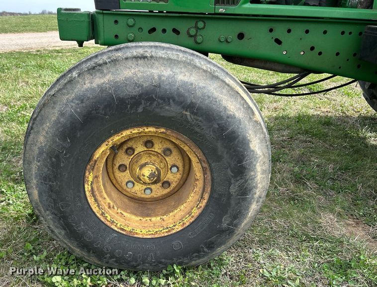 image for item ND9403 1997 John Deere 7210 tractor