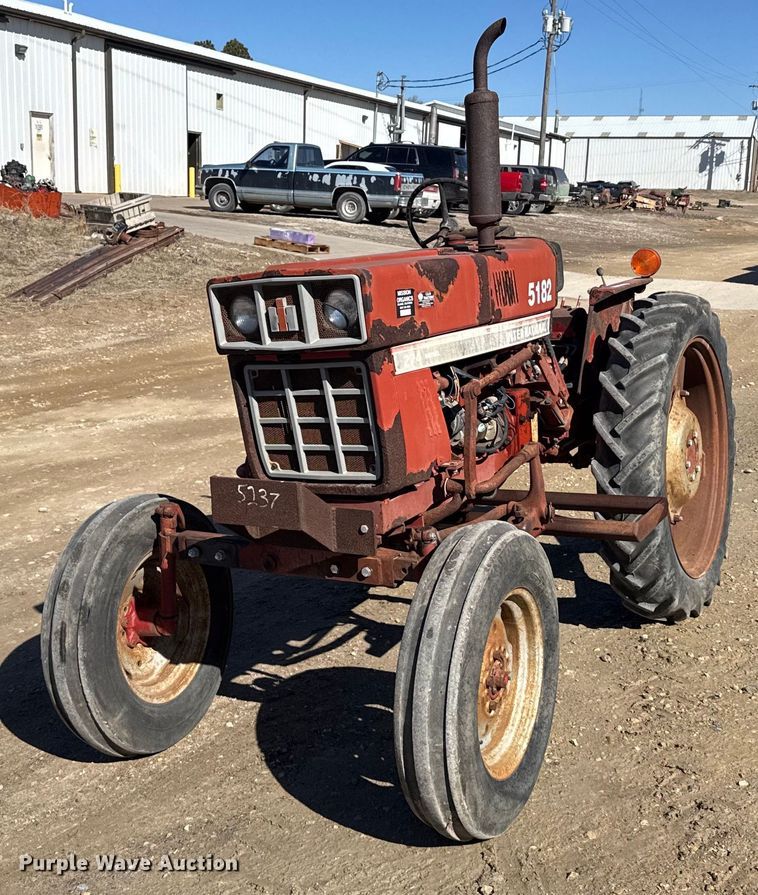 image for item NN9748 International 274 tractor