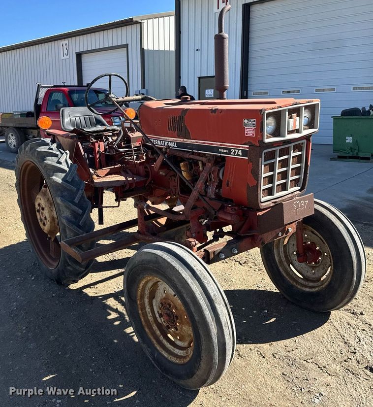 image for item NN9748 International 274 tractor