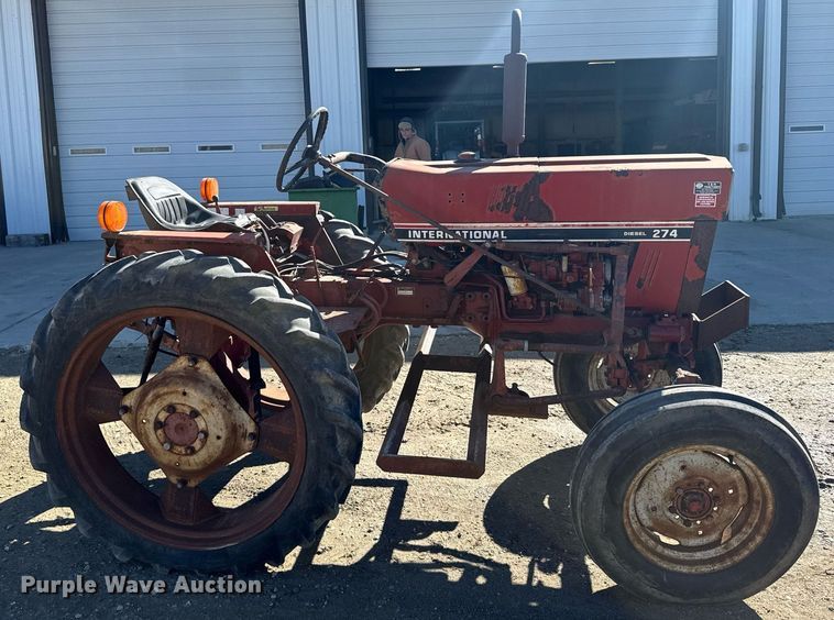 image for item NN9748 International 274 tractor