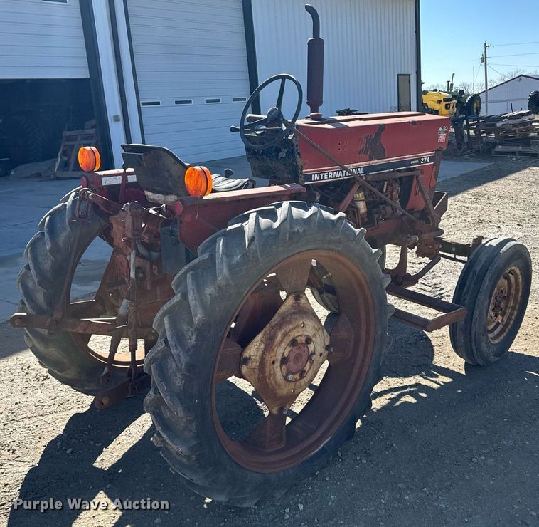 image for item NN9748 International 274 tractor