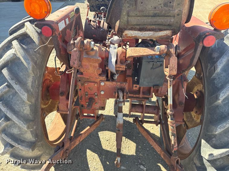 image for item NN9748 International 274 tractor