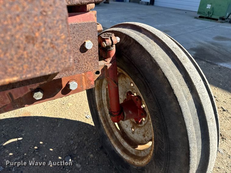 image for item NN9748 International 274 tractor