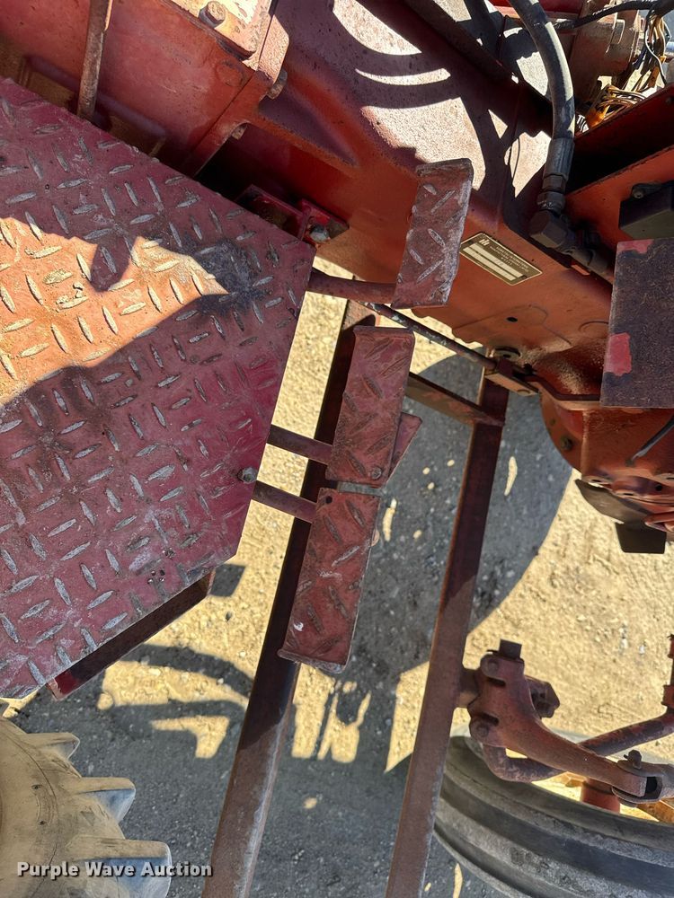 image for item NN9748 International 274 tractor