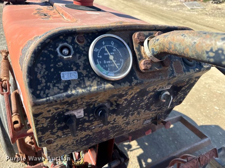 image for item NN9748 International 274 tractor