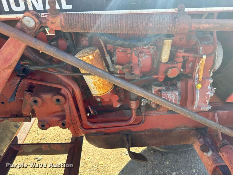 image for item NN9748 International 274 tractor