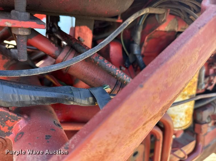 image for item NN9748 International 274 tractor