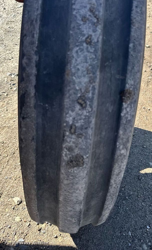 image for item NN9748 International 274 tractor