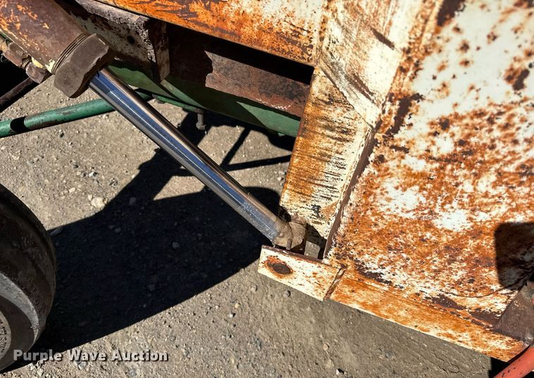 image for item NN9749 1966 Oliver 1850 tractor