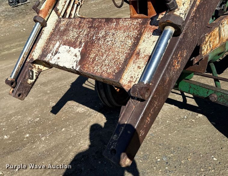 image for item NN9749 1966 Oliver 1850 tractor