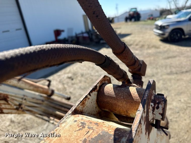 image for item NN9749 1966 Oliver 1850 tractor