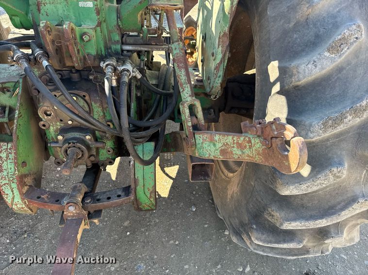 image for item NN9749 1966 Oliver 1850 tractor