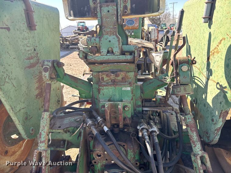 image for item NN9749 1966 Oliver 1850 tractor