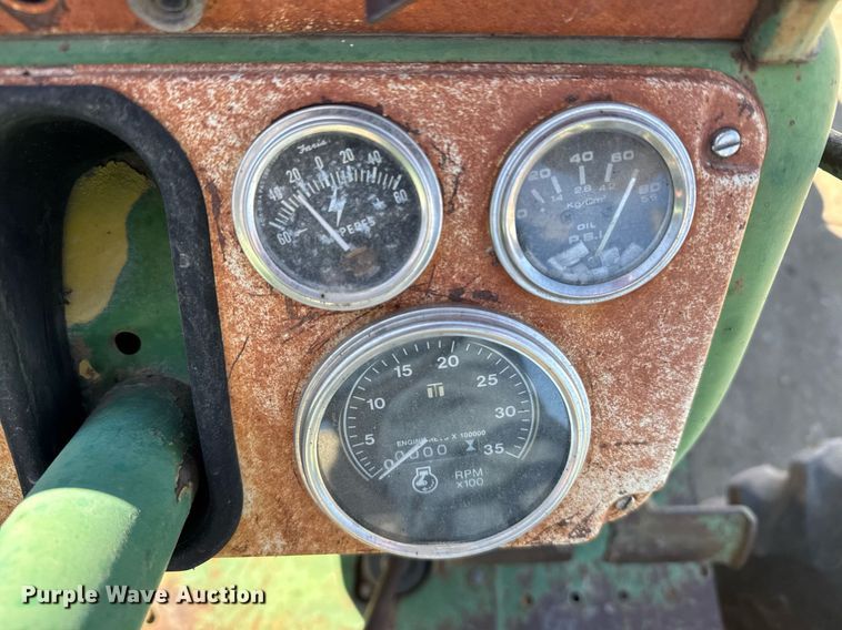 image for item NN9749 1966 Oliver 1850 tractor