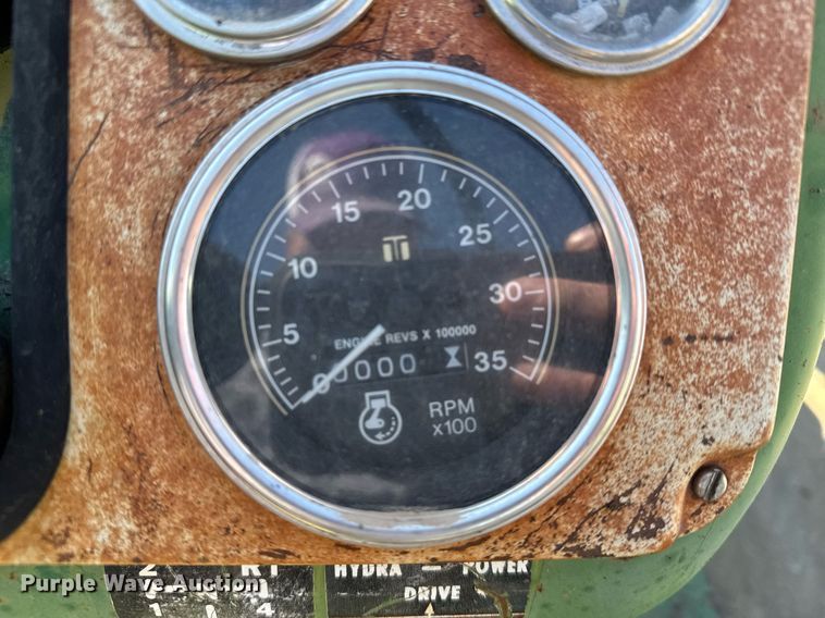 image for item NN9749 1966 Oliver 1850 tractor