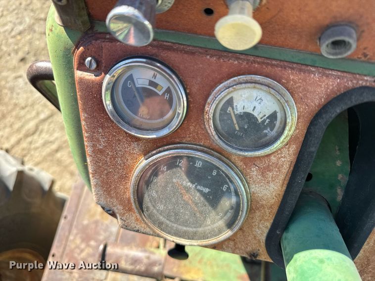 image for item NN9749 1966 Oliver 1850 tractor